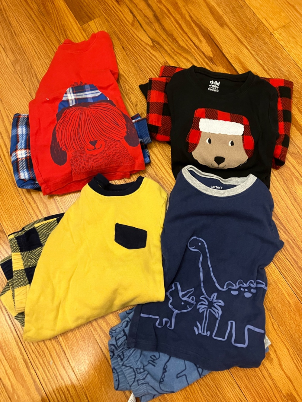 Carter’s bundle pajamas set